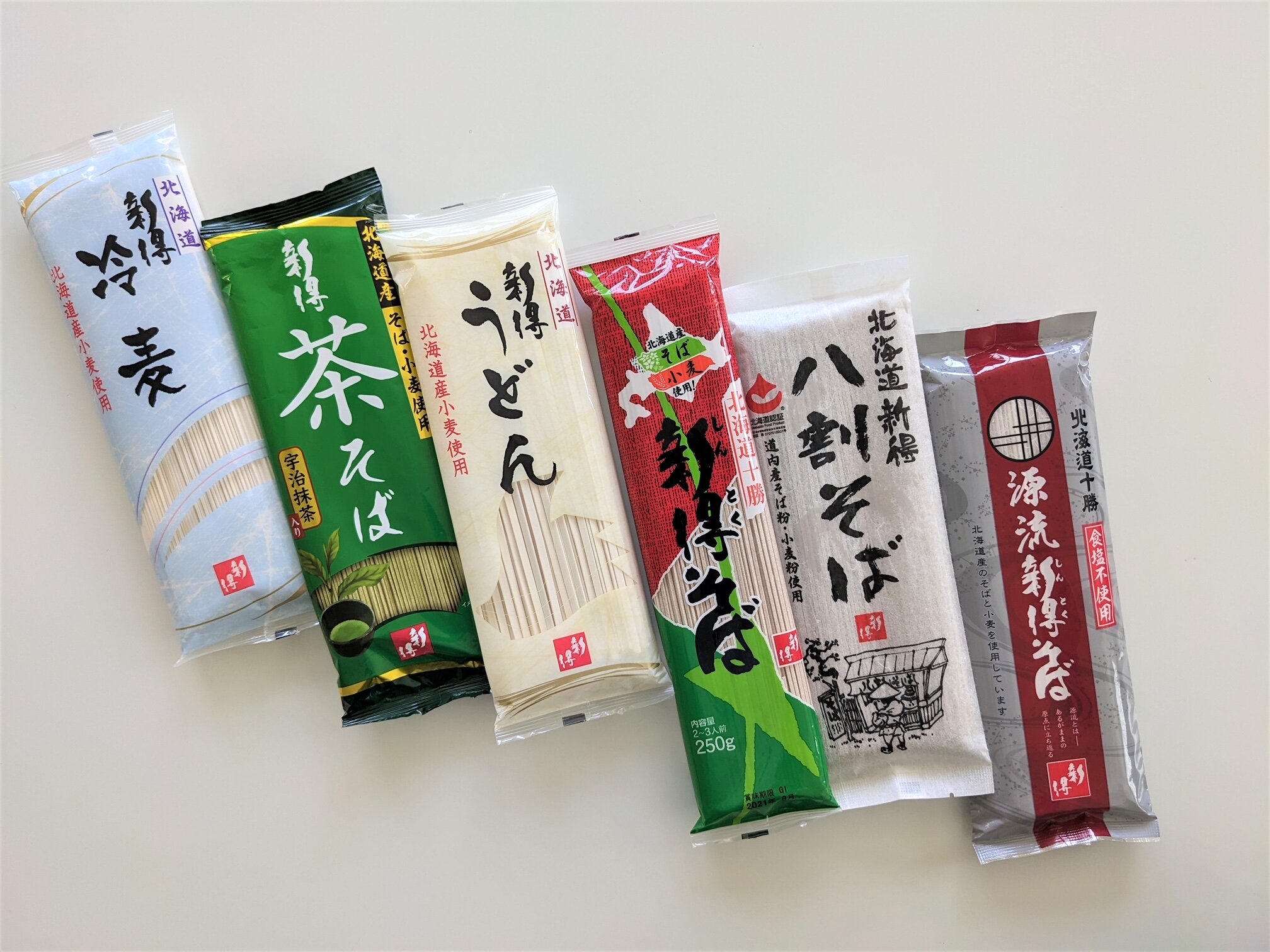 創業から変わらない味。北海道産そば粉・小麦粉使用の「新得そば」の代表作